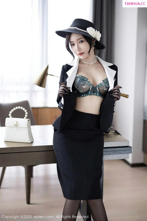 王馨瑶  [XiuRen]高清写真图 2023.07.07 No.7048 王馨瑶yanni 欧式文艺风第12张图片